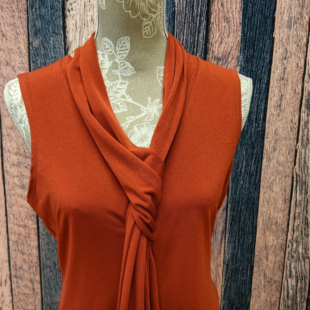 Sleeveless Red Knot Front Top